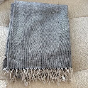 Black and White Chevron Throw Blanket